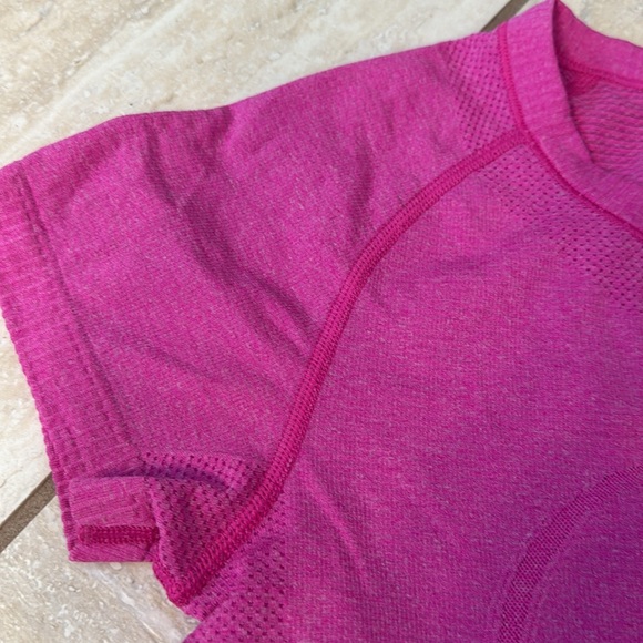 Lululemon Swiftly Tech Short Sleeve - Size 6 - Picture 3 of 16